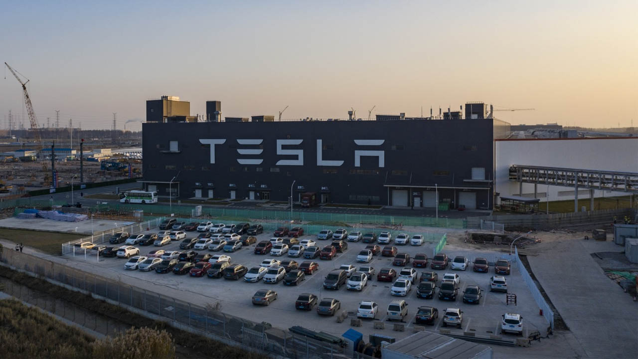 Tesla Çin fabrikası