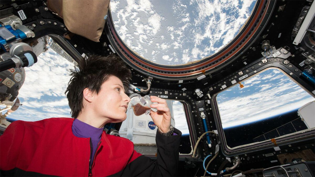 Astronot kahve fincanı