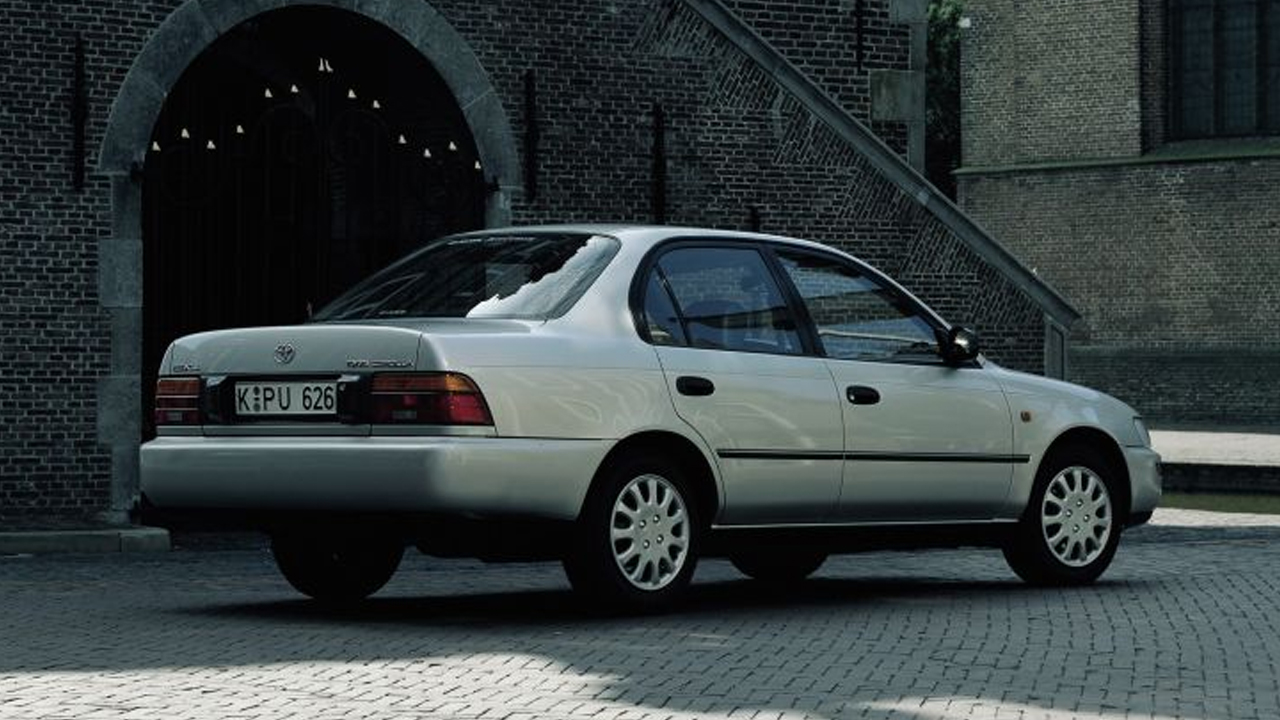 E100 Toyota Corolla özellikleri