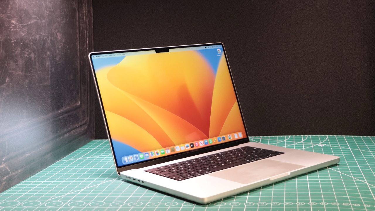 macbook oled ekran