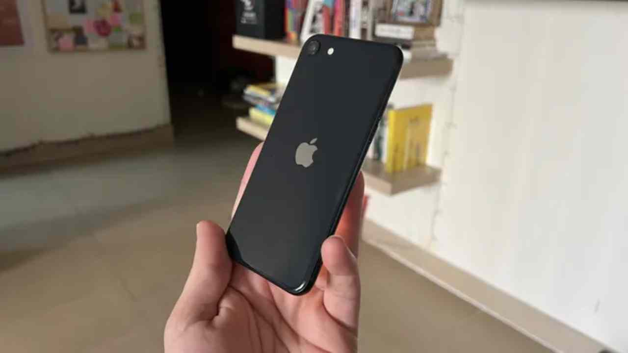 iphone se 4 render görselleri