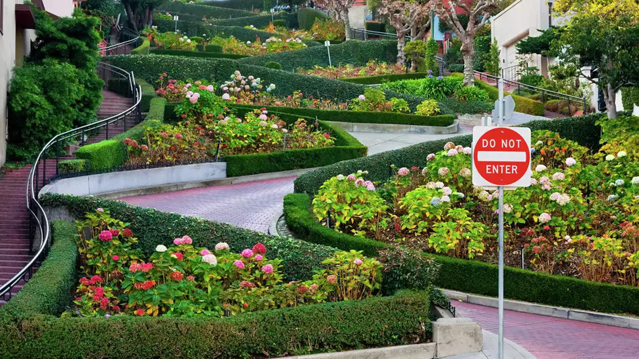 kıvrımlı Lombard Caddesi