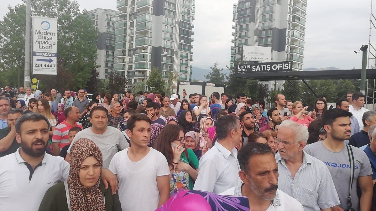 Bursa’da Metro Hattına Yıldırım Düştü