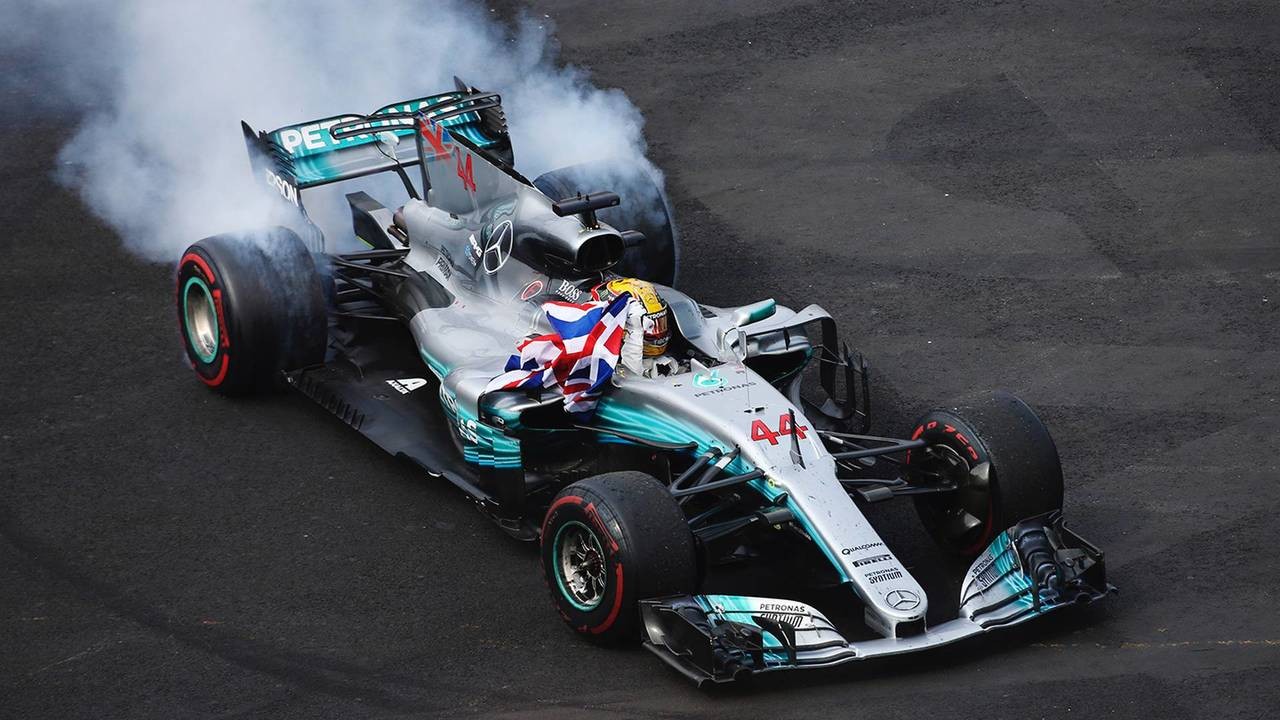 Lewis Hamilton Anlaşmayı İmzaladı: Yeni Sezonda da Mercedes İçin Yarışacak