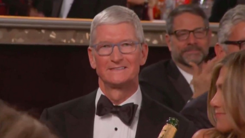 Ricky Gervais Jokes About Apple Into The Tim Cook s Face - 65