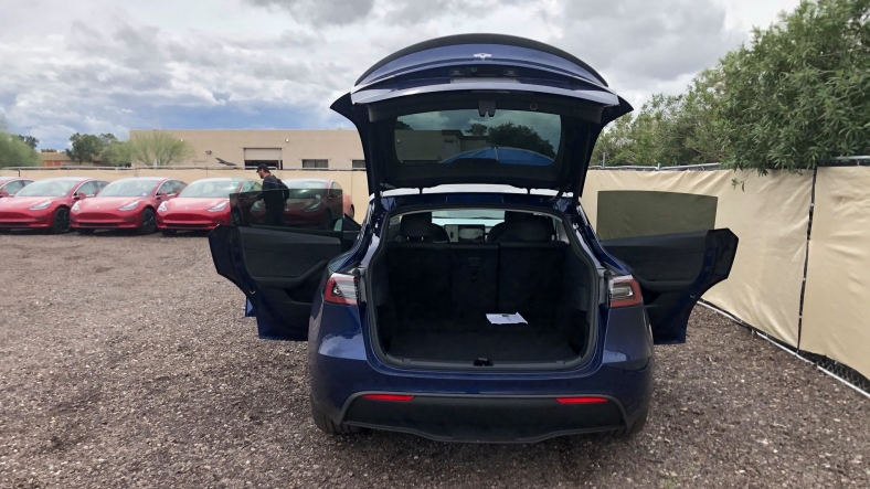 Tesla Model Y’deki Gizli Bölmeyi Gün Yüzüne Çıkaran Fotoğraflar Paylaşıldı