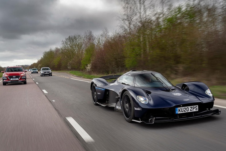 Aston Martin, 1160 Beygirlik Valkyrie’nin Test Sürüşünden Fotoğraflar Paylaştı