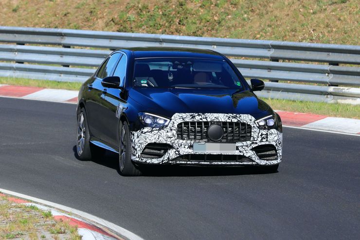 2021 Mercedes-AMG E63, Test Sürüşü Sırasında Kamuflajsız Gövdesiyle Görüntülendi