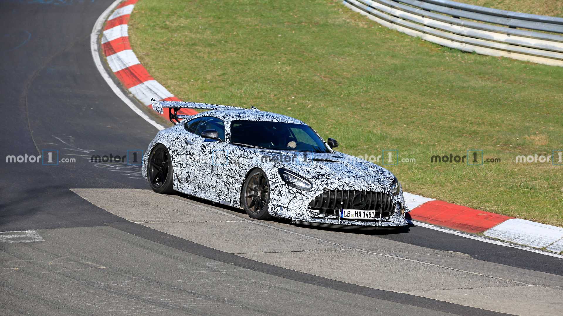 Mercedes-AMG GT Black Series Nürburgring’de Gizli Olarak Görüntülendi (Video)