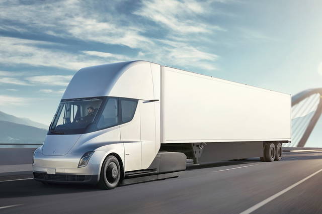 Tesla’nın Elektrikli Kamyonu Semi’nin Seri Üretimi 2021’e Ertelendi