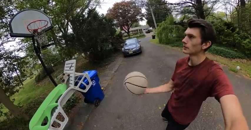 Bir YouTuber, ‘Bir Basket İçin Bu Kadar Uğraşmaya Değdi mi’ Dedirten Bir Düzenek Tasarladı (Video)