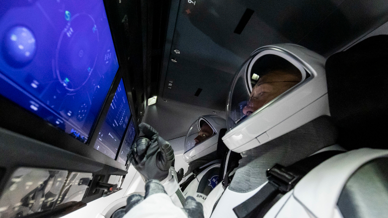 SpaceX’in Crew Dragon Aracıyla Ay’a Gitmek Mümkün mü?