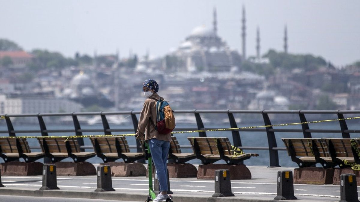 koronavirüs kısıtlamaları, maske, scooter, istanbul