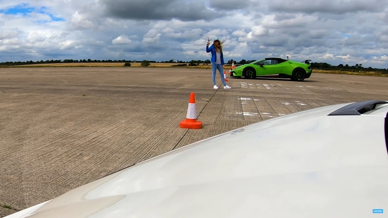 Lamborghini Huracan ve Aventador SVJ Drag Pistinde Kapıştı (Video)