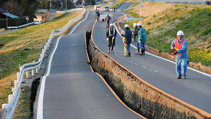 yol çökmesi