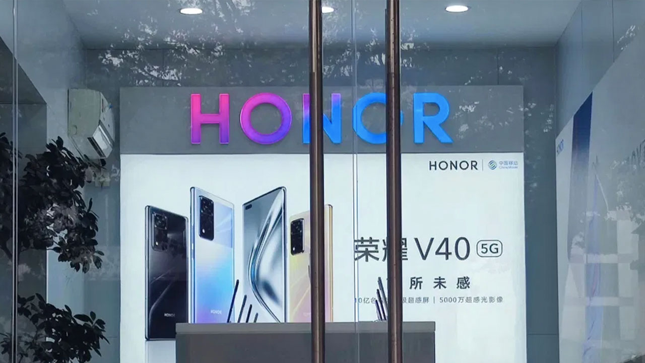 Honor V40 afiş