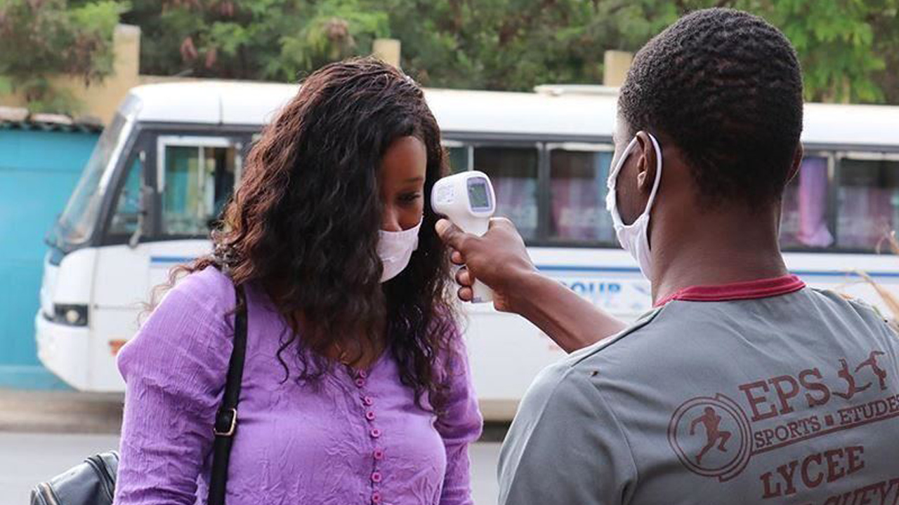 Güney Afrika’daki Koronavirüs Vaka Sayılarında Büyük Gizem: 22 Binlerden Binlere Düştü