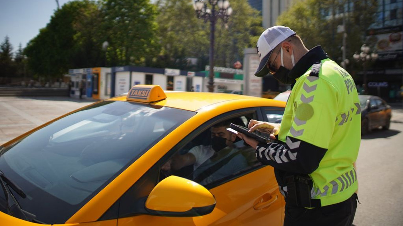 İçişleri Bakanlığı’ndan İzin Belgesi Açıklaması: El Yazısıyla Doldurulan Çalışma İzinleri 2 Mayıs’a Kadar Geçerli Olacak