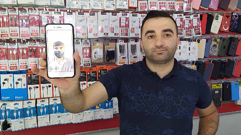 Selfie Tutkunu Hırsız, Fotoğrafını Çekip Telefonu Çalmayınca Kendi Kendini Ele Verdi