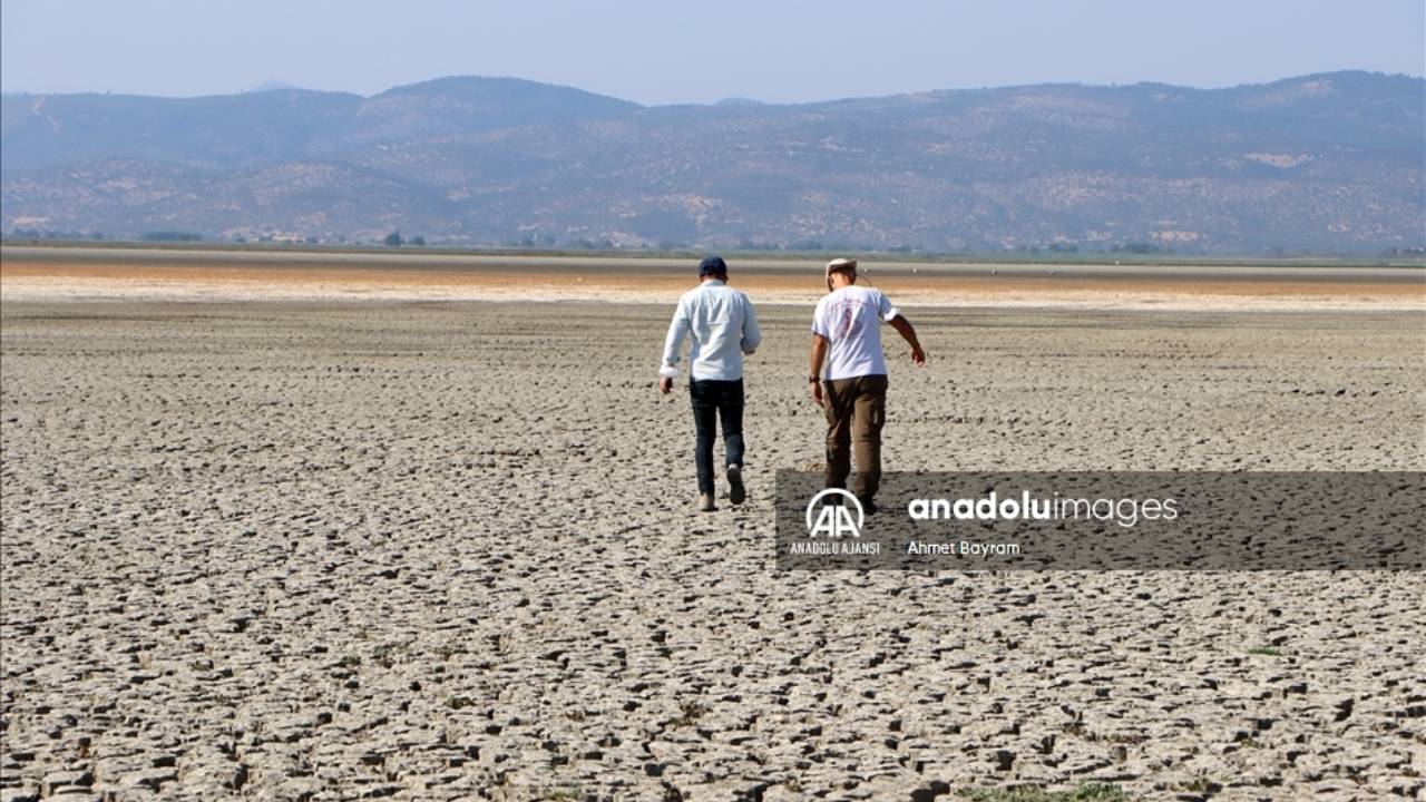 Sebebi Kaçak Sulama ve Kuraklık: Manisa’daki Marmara Gölü Kuruma Noktasına Geldi