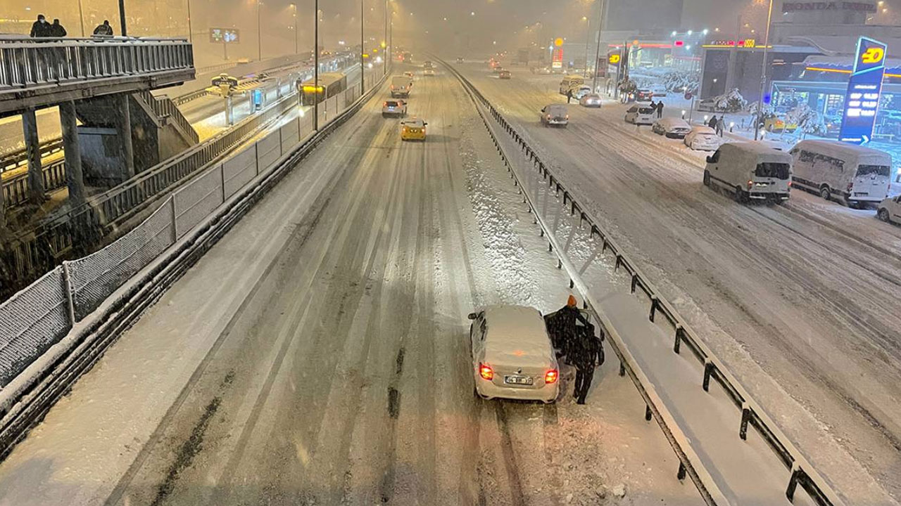 İstanbul’a Son 35 Yılın En Şiddetli Kar Yağışı Geliyor! Yağışın Ne Zaman Başlayacağı ve Ne Kadar Süreceği Açıklandı