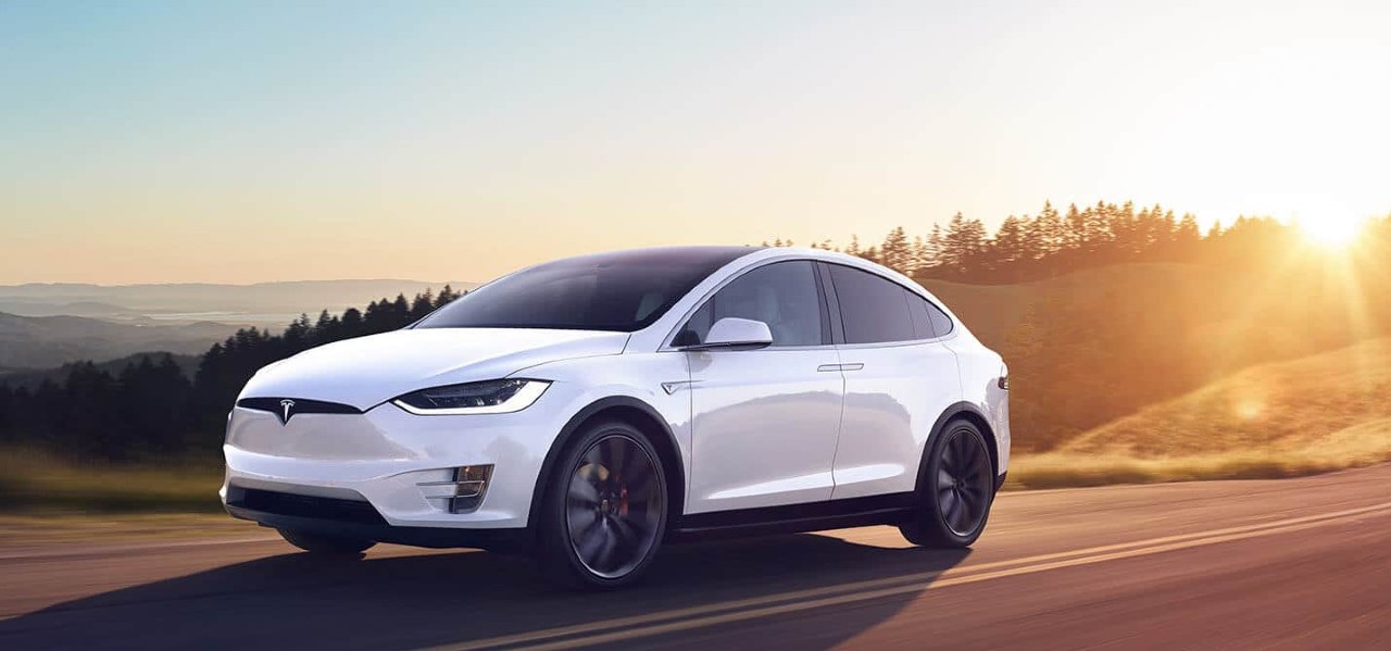 Tesla, Sürücüleri Tehlikeye Atacak Bir ’Hava Yastığı’ Sorunu Sebebiyle Binlerce Model X’i Geri Çağırdı