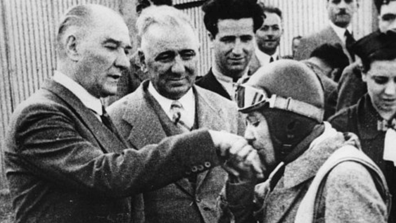 Atatürk et Sabiha Gökçen