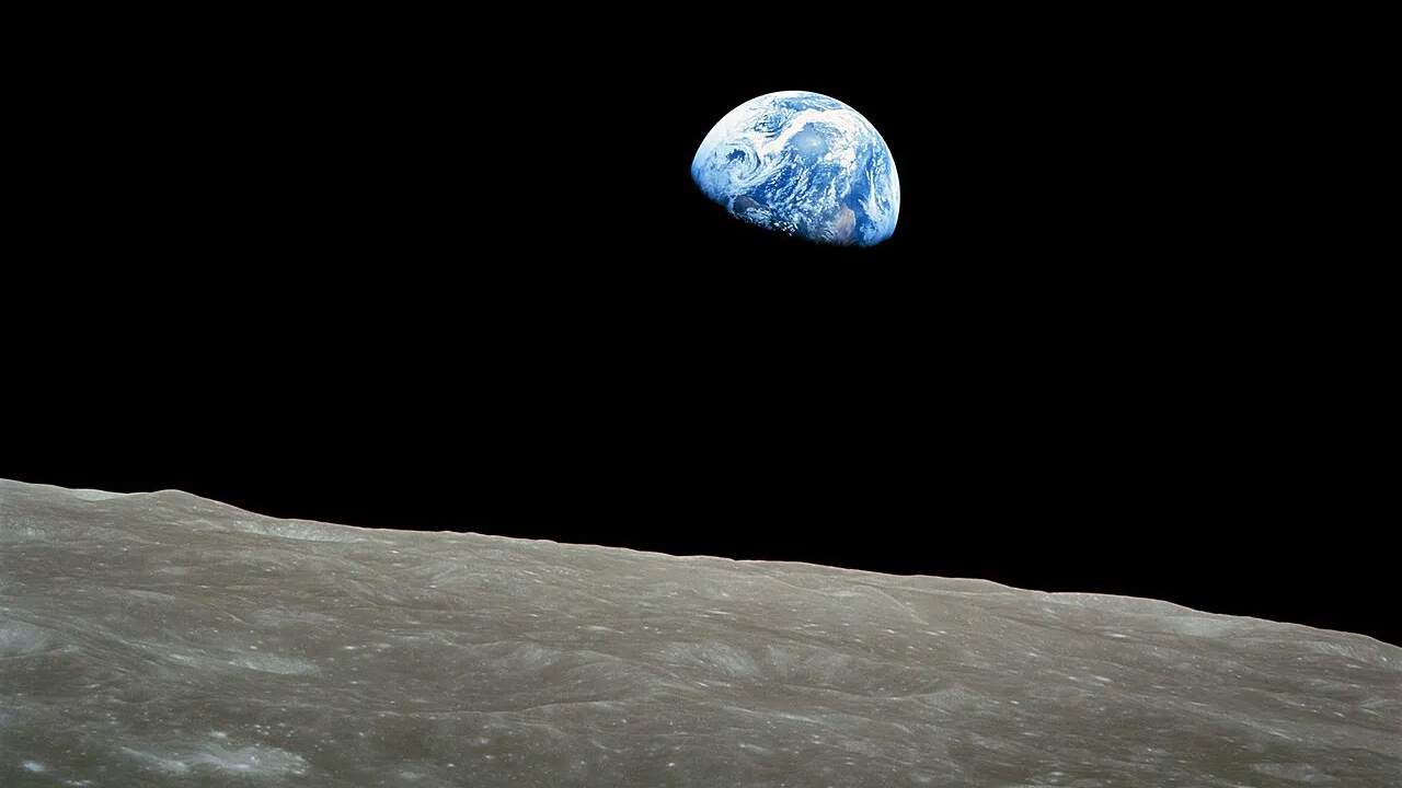 Dünya’nın En Ünlü Fotoğrafı Yetim Kaldı: Ay’dan Dünya’nın Fotoğrafını Çeken Astronot, Uçak Kazasında Hayatını Kaybetti
