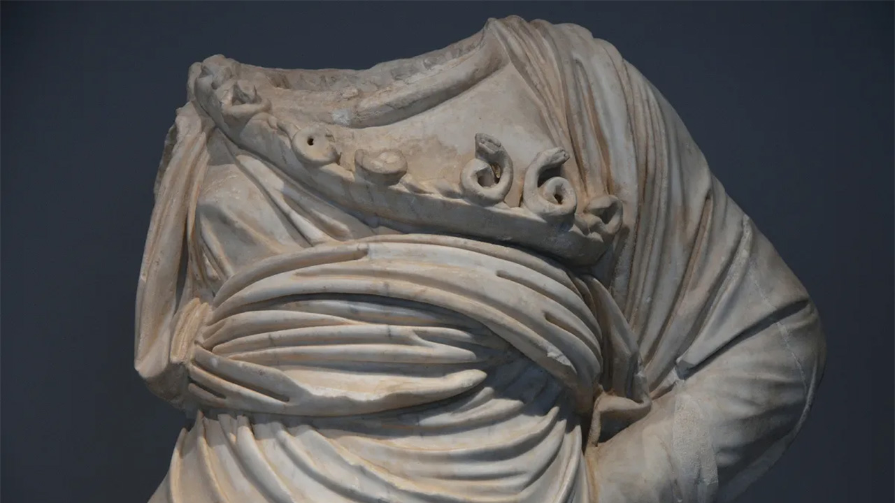ancient roman statue