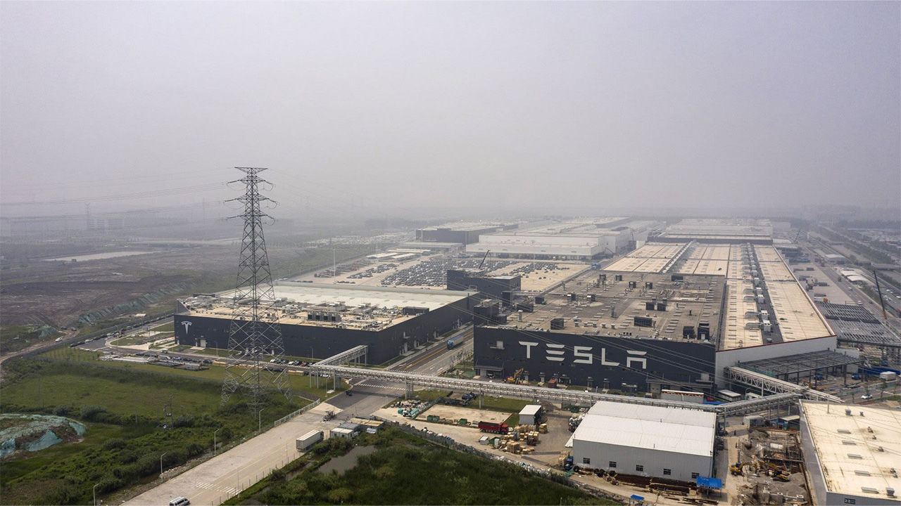 Tesla Çin üretim fabrikası