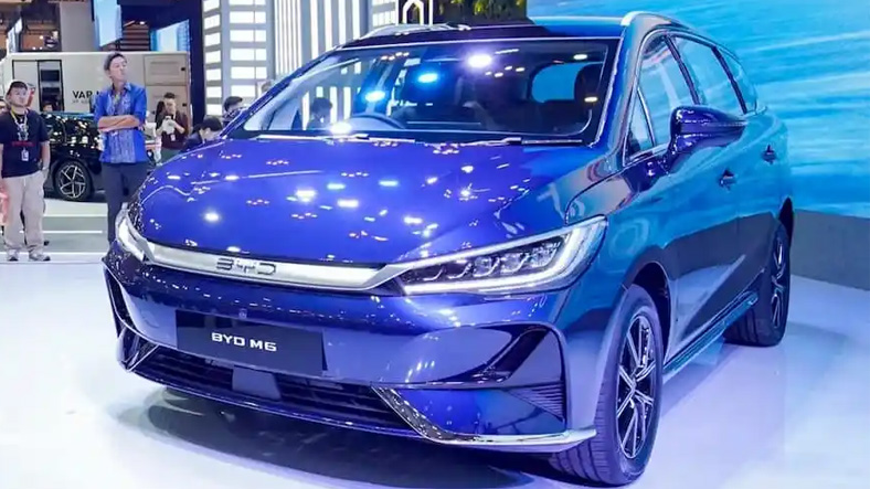 BYD M6