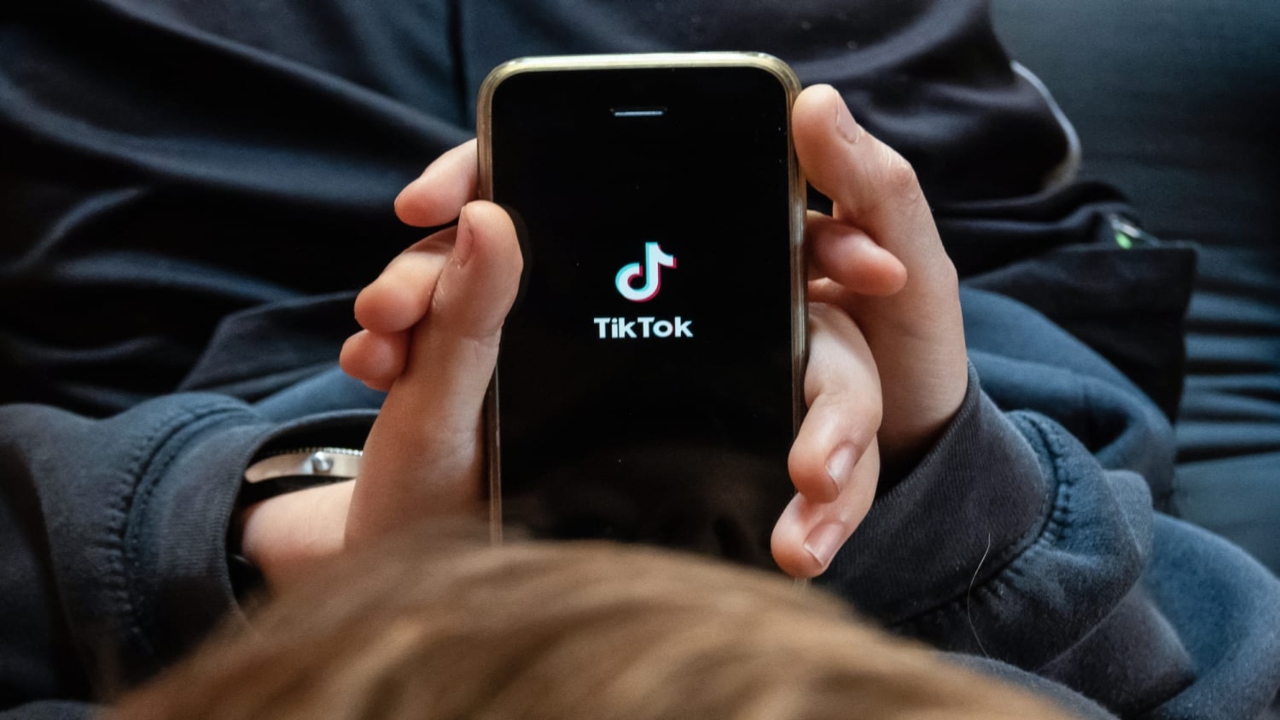 TikTok Kıraathaneye Dönecek: 32 Kişilik Grup Sohbetleri Geliyor!