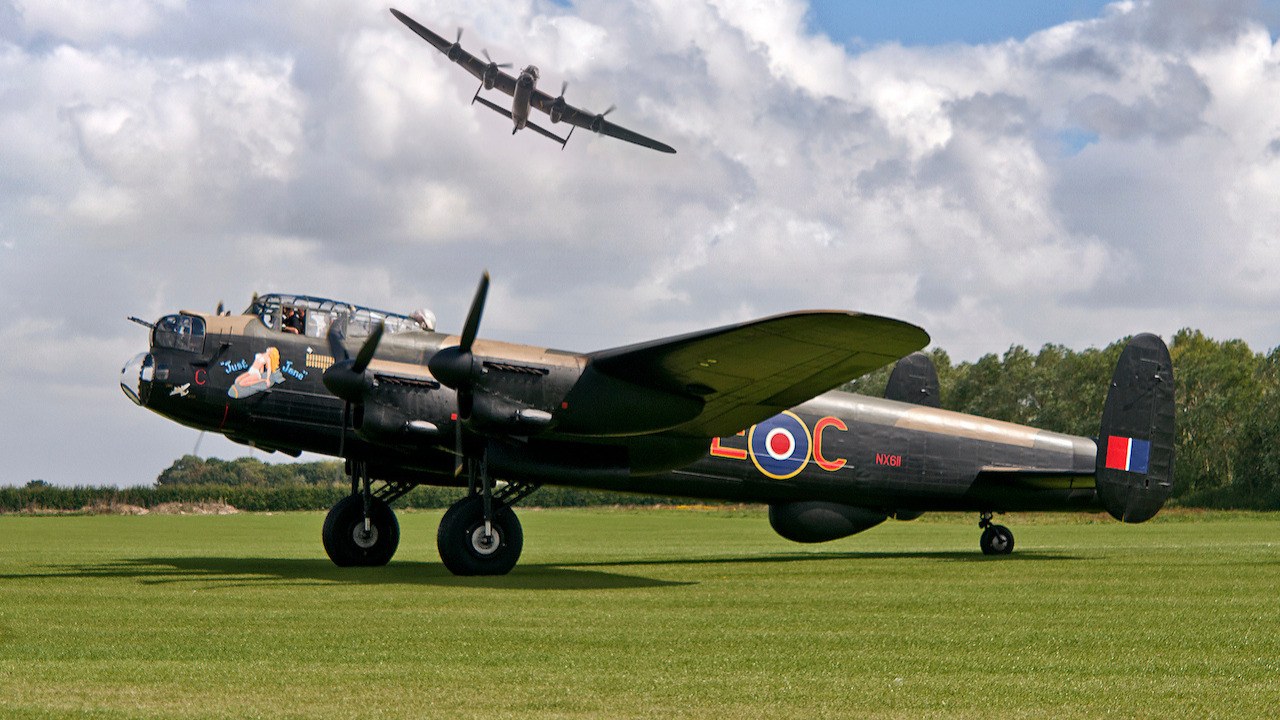 İngiliz Yapımı Avro Lancaster Bombardıman Uçağı, II. Dünya Savaşı’nın Seyrini Nasıl Değiştirdi?