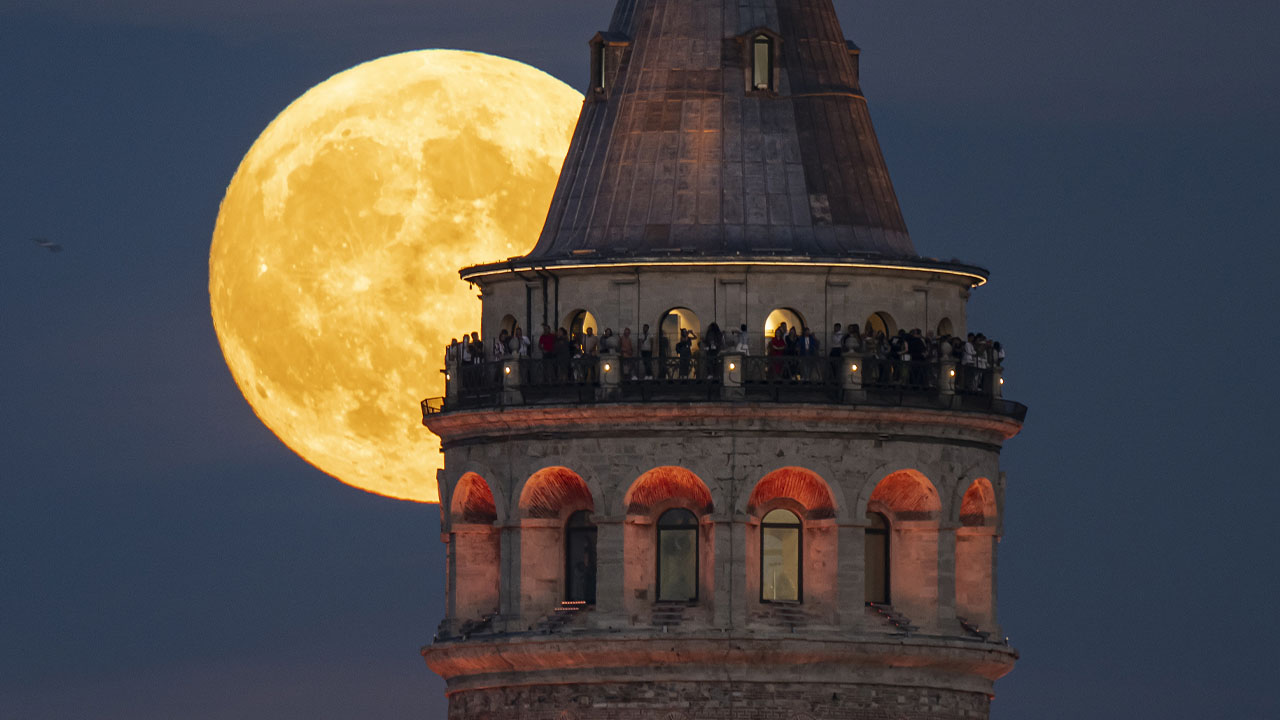 Galata Kulesi ay tutulması