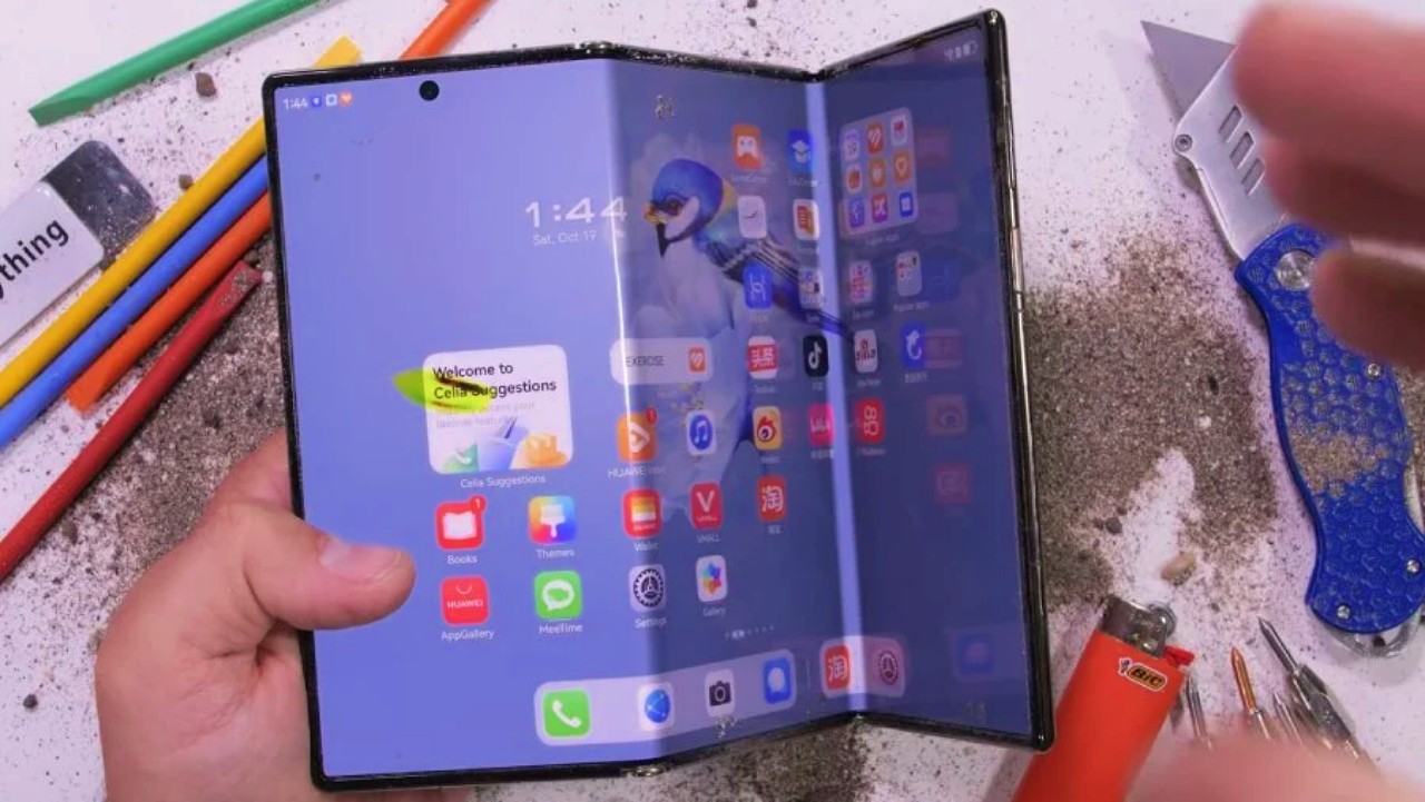 Üçe Katlanan Telefon Huawei Mate XT, Dayanıklılık Testine Girdi [Video]