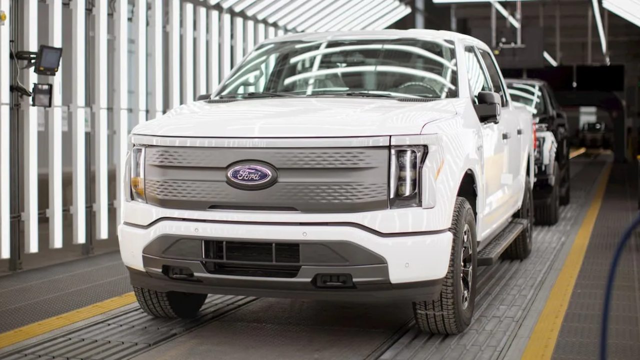 Tesla ile Rekabet Eden Ford, F-150 Lightning Üretimini Durdurma Kararı Aldı