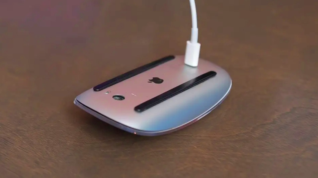 Apple, Magic Mouse’un Bi’ Övülen Bi’ Sövülen Tasarımını Nihayet Değiştiriyor