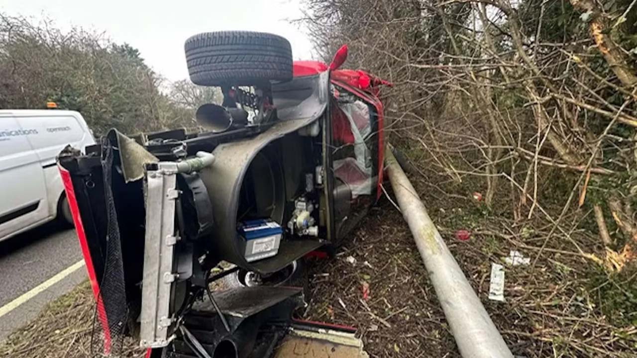 Paha Biçilemeyen Bir Ferrari F40, Trafik Kazasına Karıştı: Araç Kullanılamaz Durumda [Video]