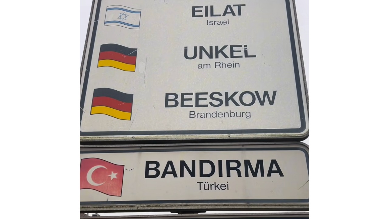 Almanya’nın Kamen Şehrindeki Bir Ana Caddede Yer Alan ’Bandırma’ Tabelası Aslında Neyin Nesi?