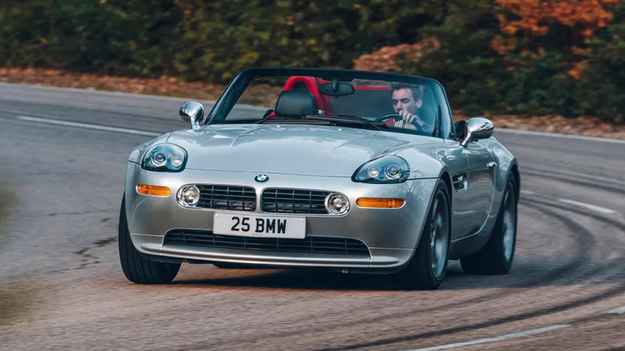 Hayranlık Uyandıran Efsanevi BMW Z8: James Bond’un da Tercihi Bu İkonik Arabayı Unutulmaz Kılan Detaylar